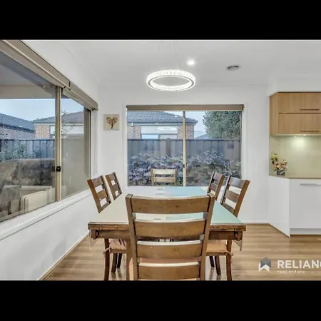Home Away From Home 22 Mins From Airport And Cbd Truganina Exterior photo