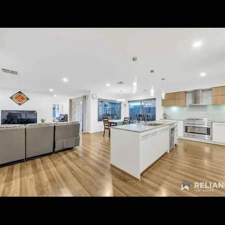 Home Away From Home 22 Mins From Airport And Cbd Truganina Exterior photo